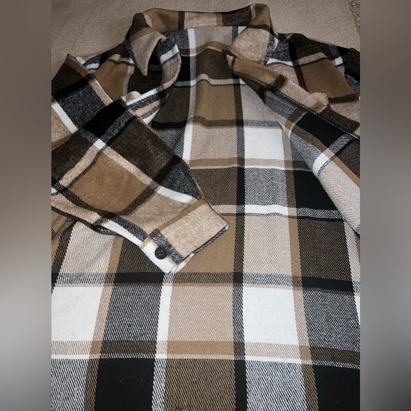 Shacket - Picture 3 of 3